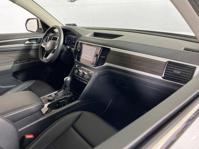 Photo of 2022 Pure White Volkswagen Atlas