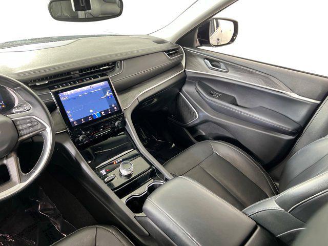 Photo of 2021 Diamond Black Crystal Pearlcoat Jeep Grand Cherokee L