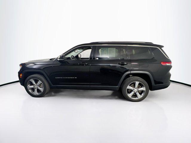 Photo of 2021 Diamond Black Crystal Pearlcoat Jeep Grand Cherokee L