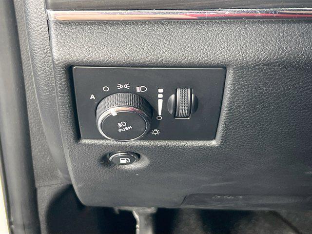 Photo of 2022 Bright White Clearcoat Jeep Grand Cherokee