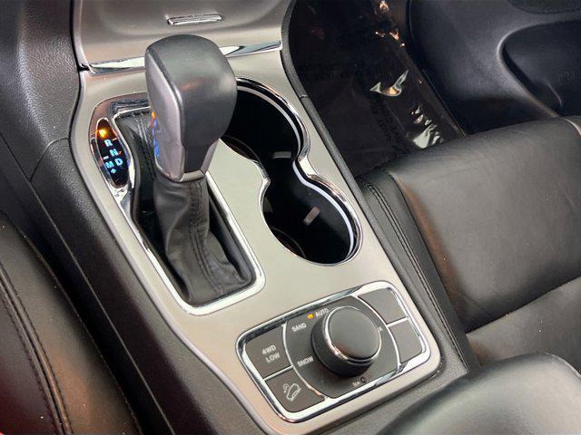 Photo of 2022 Bright White Clearcoat Jeep Grand Cherokee