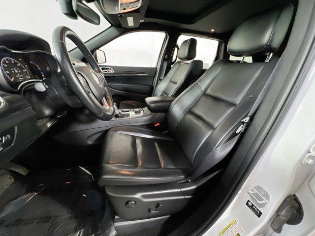 Photo of 2022 Bright White Clearcoat Jeep Grand Cherokee