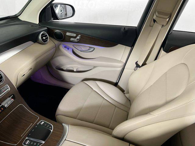 Photo of 2022 Black Mercedes-Benz GLC 300
