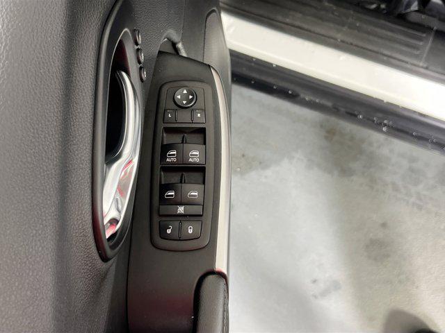 Photo of 2022 Bright White Clearcoat Jeep Cherokee