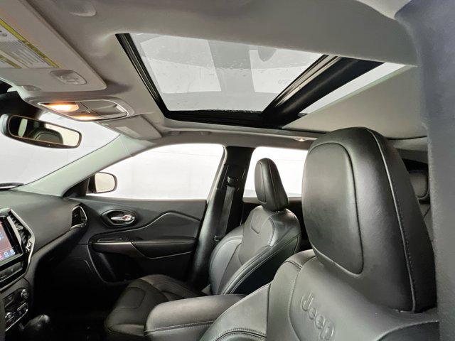 Photo of 2022 Bright White Clearcoat Jeep Cherokee