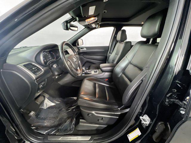 Photo of 2022 Diamond Black Crystal Pearlcoat Jeep Grand Cherokee