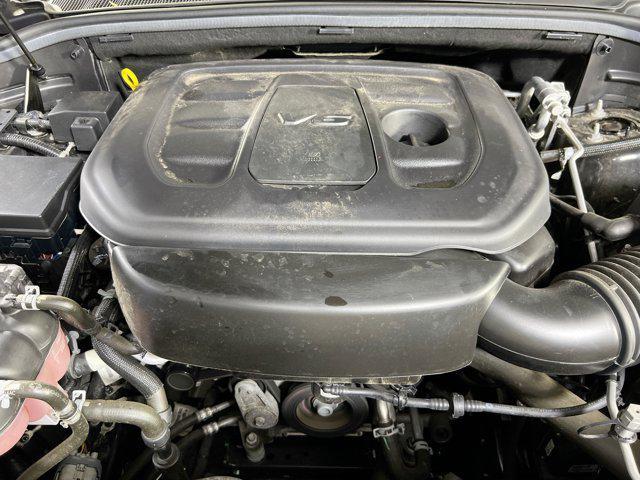 Photo of 2022 Diamond Black Crystal Pearlcoat Jeep Grand Cherokee