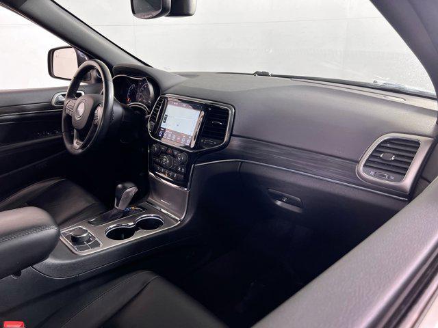 Photo of 2022 Diamond Black Crystal Pearlcoat Jeep Grand Cherokee