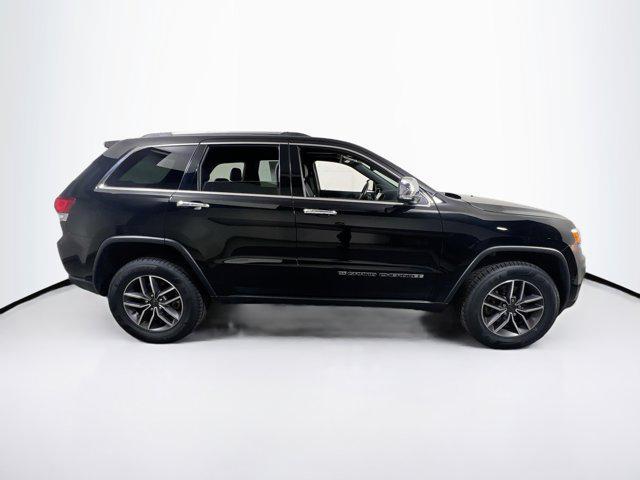 Photo of 2022 Diamond Black Crystal Pearlcoat Jeep Grand Cherokee