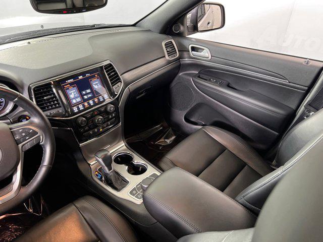 Photo of 2022 Diamond Black Crystal Pearlcoat Jeep Grand Cherokee