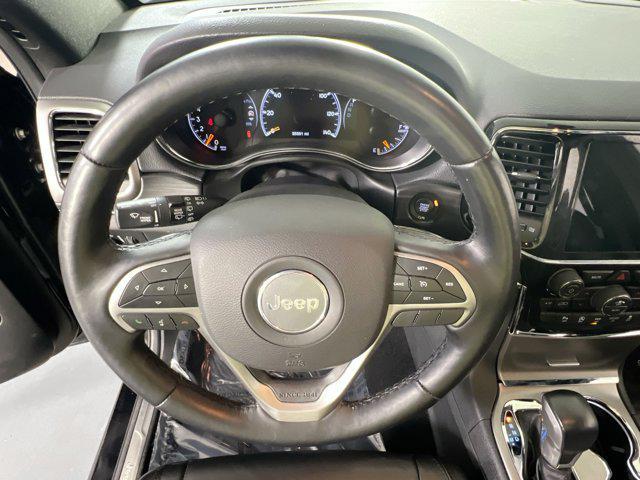 Photo of 2022 Diamond Black Crystal Pearlcoat Jeep Grand Cherokee