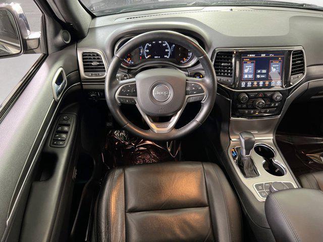 Photo of 2022 Diamond Black Crystal Pearlcoat Jeep Grand Cherokee