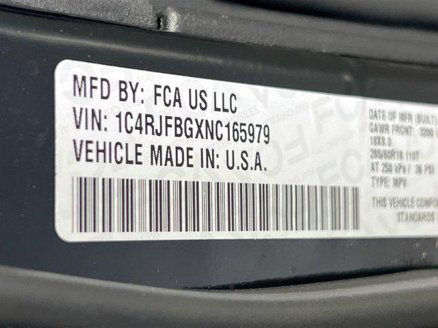 Photo of 2022 Diamond Black Crystal Pearlcoat Jeep Grand Cherokee
