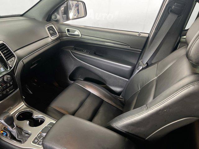 Photo of 2022 Diamond Black Crystal Pearlcoat Jeep Grand Cherokee
