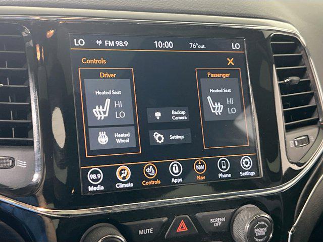 Photo of 2022 Diamond Black Crystal Pearlcoat Jeep Grand Cherokee