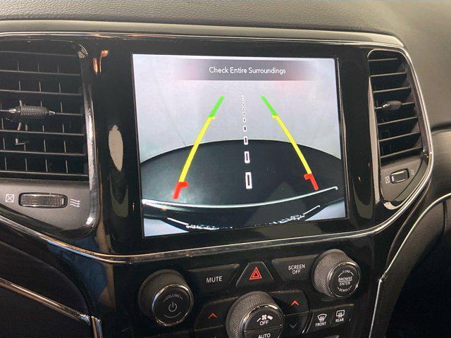 Photo of 2022 Diamond Black Crystal Pearlcoat Jeep Grand Cherokee