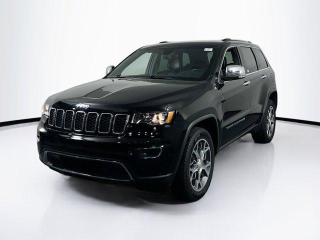 Photo of 2022 Diamond Black Crystal Pearlcoat Jeep Grand Cherokee
