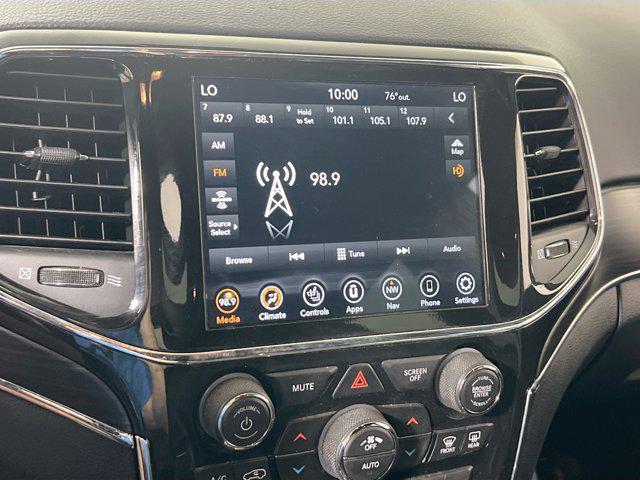 Photo of 2022 Diamond Black Crystal Pearlcoat Jeep Grand Cherokee