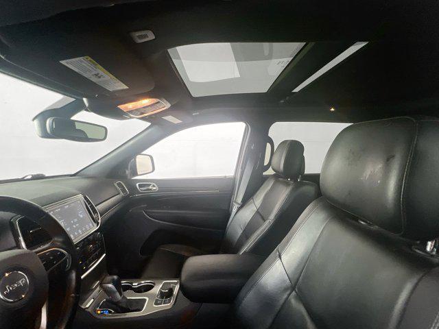 Photo of 2022 Diamond Black Crystal Pearlcoat Jeep Grand Cherokee