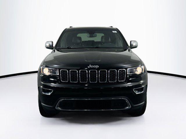 Photo of 2022 Diamond Black Crystal Pearlcoat Jeep Grand Cherokee
