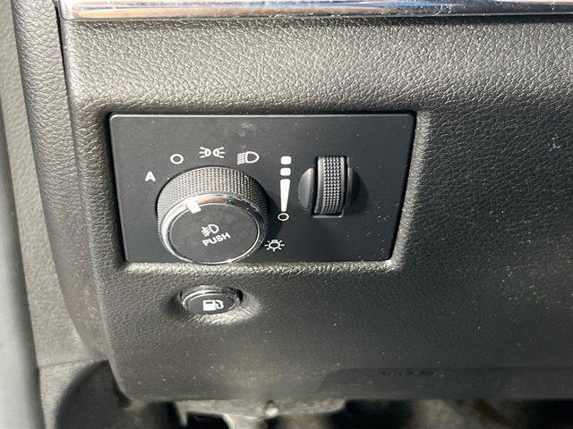 Photo of 2022 Diamond Black Crystal Pearlcoat Jeep Grand Cherokee