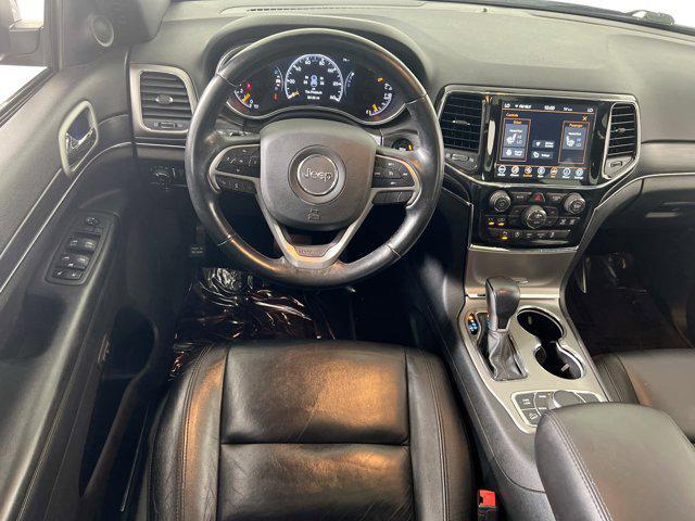 Photo of 2022 Diamond Black Crystal Pearlcoat Jeep Grand Cherokee