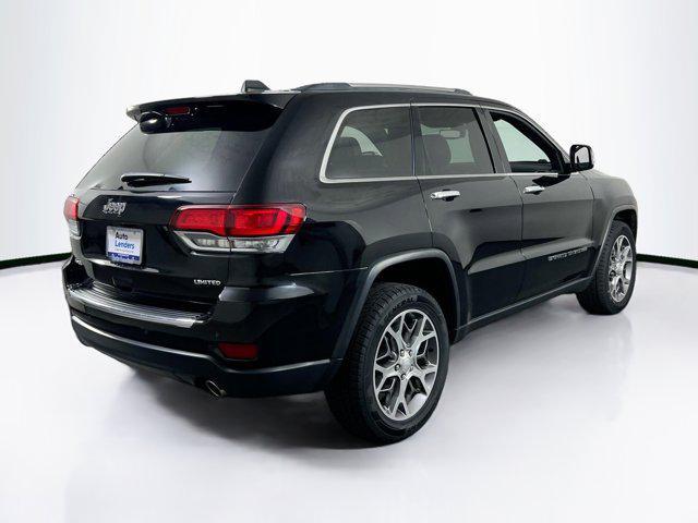 Photo of 2022 Diamond Black Crystal Pearlcoat Jeep Grand Cherokee