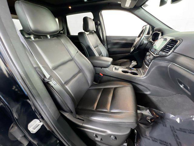 Photo of 2022 Diamond Black Crystal Pearlcoat Jeep Grand Cherokee