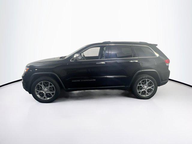 Photo of 2022 Diamond Black Crystal Pearlcoat Jeep Grand Cherokee