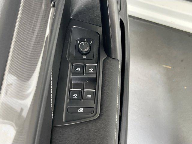 Photo of 2022 Pure White Volkswagen Tiguan