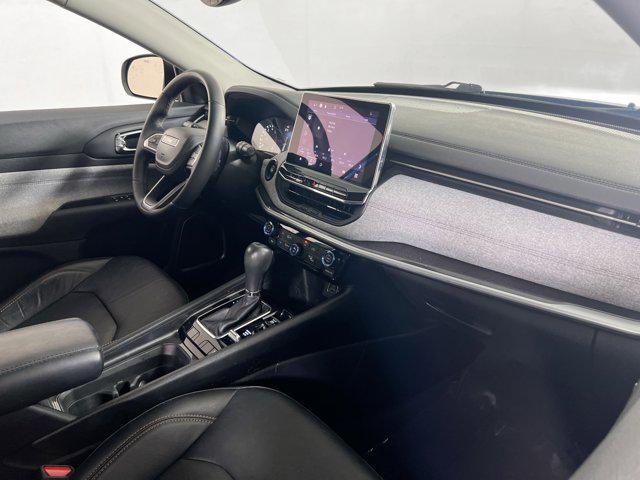 Photo of 2022 Laser Blue Pearlcoat Jeep Compass