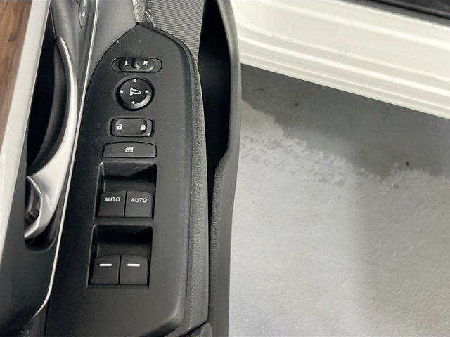 Photo of 2022 Platinum White Pearl Honda CR-V