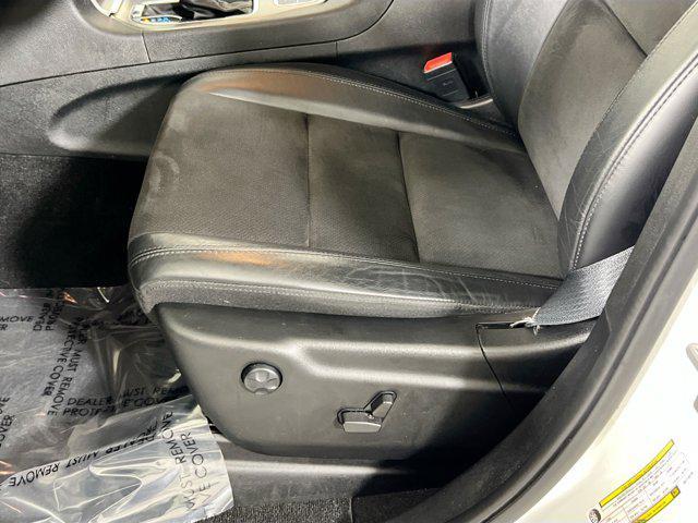 Photo of 2022 Bright White Clearcoat Jeep Grand Cherokee