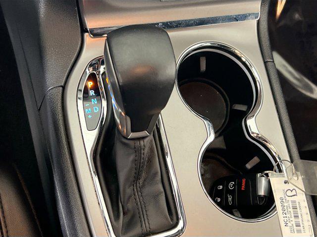 Photo of 2022 Bright White Clearcoat Jeep Grand Cherokee