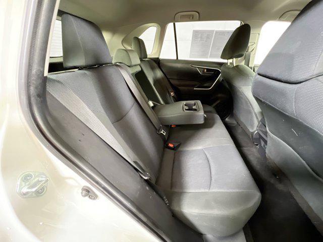 Photo of 2019 Super White Toyota RAV4