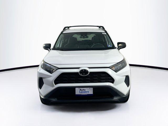 Photo of 2019 Super White Toyota RAV4
