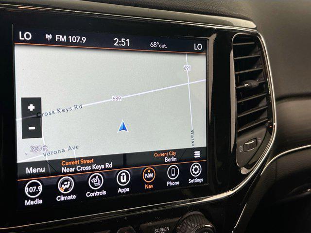 Photo of 2022 Diamond Black Crystal Pearlcoat Jeep Grand Cherokee