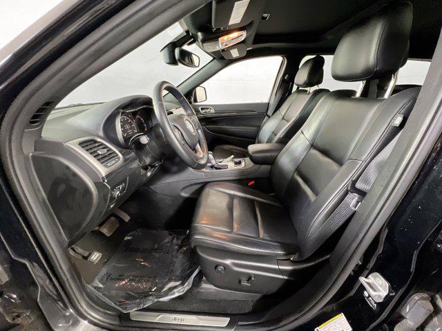 Photo of 2022 Diamond Black Crystal Pearlcoat Jeep Grand Cherokee