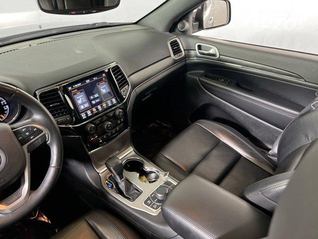 Photo of 2022 Diamond Black Crystal Pearlcoat Jeep Grand Cherokee