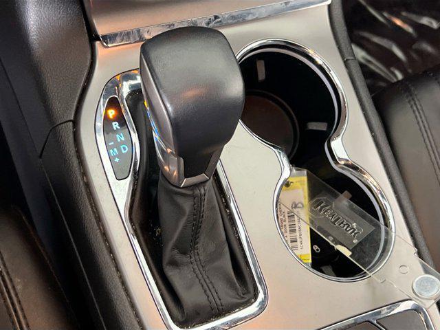 Photo of 2022 Diamond Black Crystal Pearlcoat Jeep Grand Cherokee