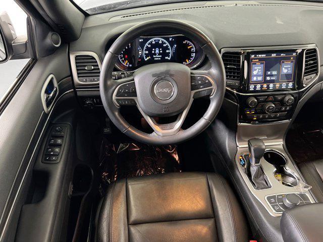 Photo of 2022 Diamond Black Crystal Pearlcoat Jeep Grand Cherokee