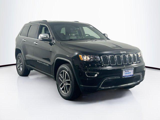 Photo of 2022 Diamond Black Crystal Pearlcoat Jeep Grand Cherokee
