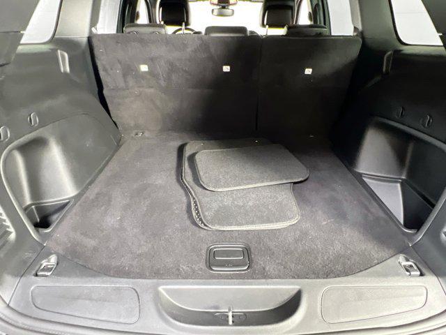Photo of 2022 Diamond Black Crystal Pearlcoat Jeep Grand Cherokee