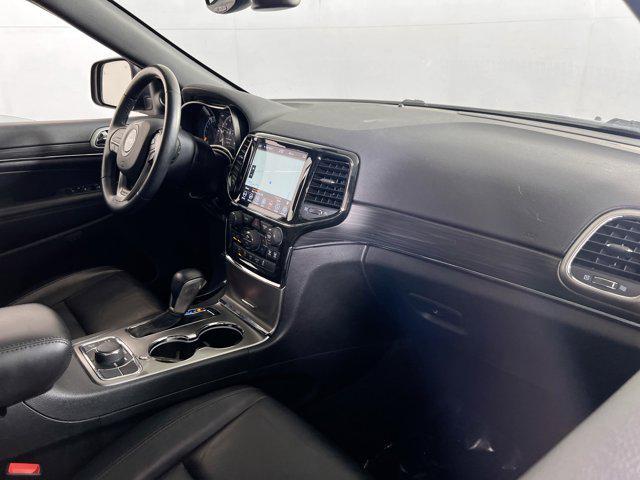 Photo of 2022 Diamond Black Crystal Pearlcoat Jeep Grand Cherokee