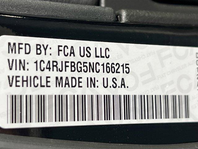 Photo of 2022 Diamond Black Crystal Pearlcoat Jeep Grand Cherokee