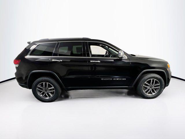 Photo of 2022 Diamond Black Crystal Pearlcoat Jeep Grand Cherokee