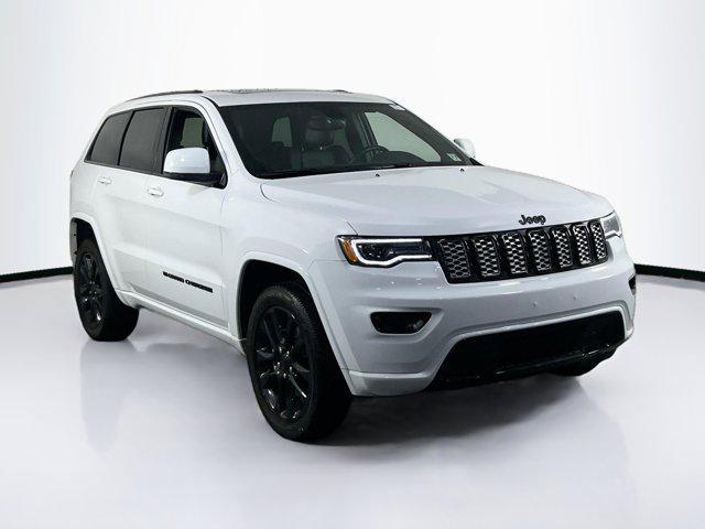 Photo of 2022 Bright White Clearcoat Jeep Grand Cherokee