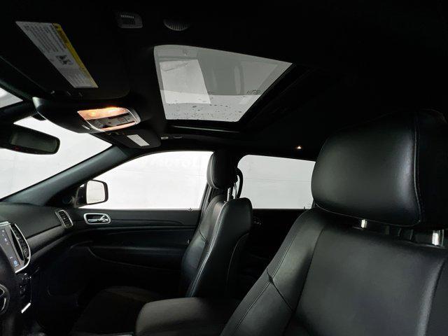 Photo of 2022 Bright White Clearcoat Jeep Grand Cherokee