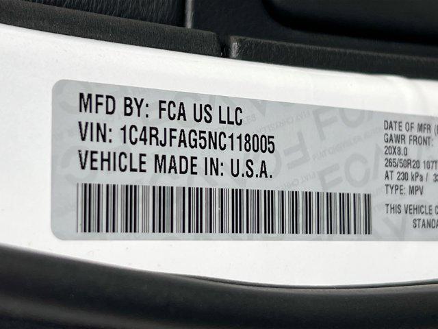 Photo of 2022 Bright White Clearcoat Jeep Grand Cherokee