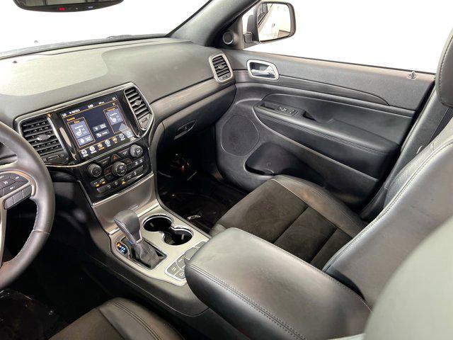 Photo of 2022 Bright White Clearcoat Jeep Grand Cherokee